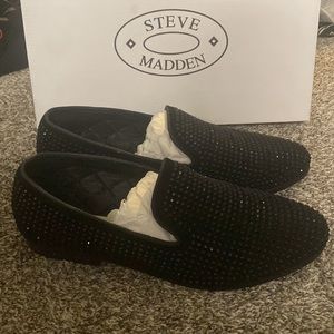 Steve Madden Caviarr Slip-Ons (size 10)